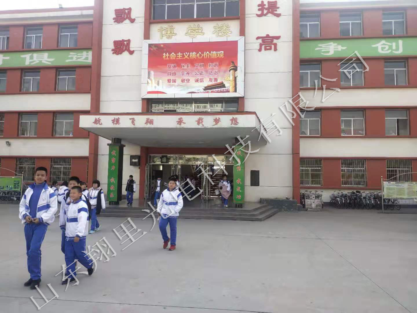 濟(jì)陽第十中學(xué)室外全彩顯示屏